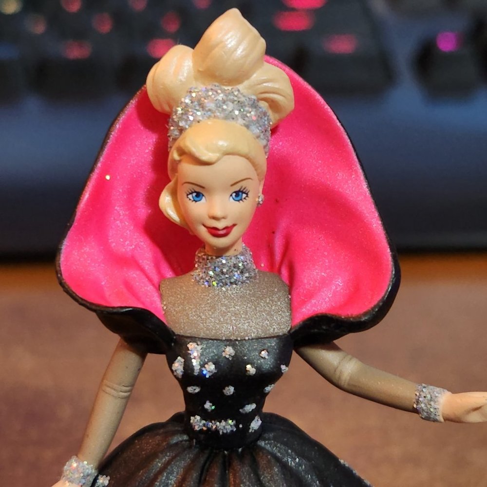 Mint Great Condition !! Vintage Holiday Barbie 1998 Black Dress Ornament